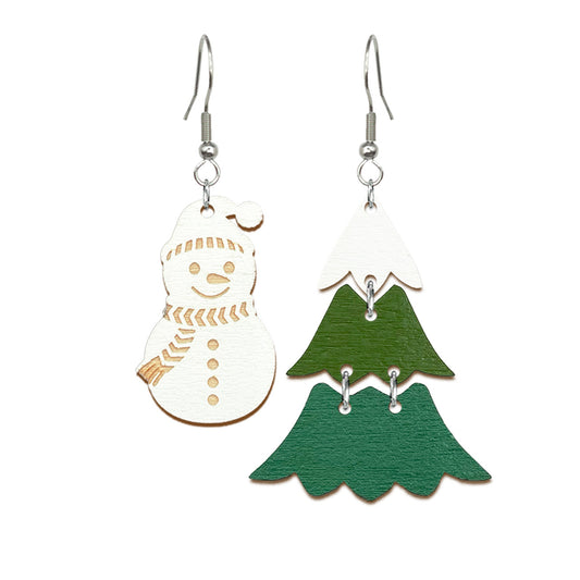 lumiukko koru, talvinen leikkisä koru, handmade snowman earrings, lightweight Nordic winter jewelry from Finland byMinta