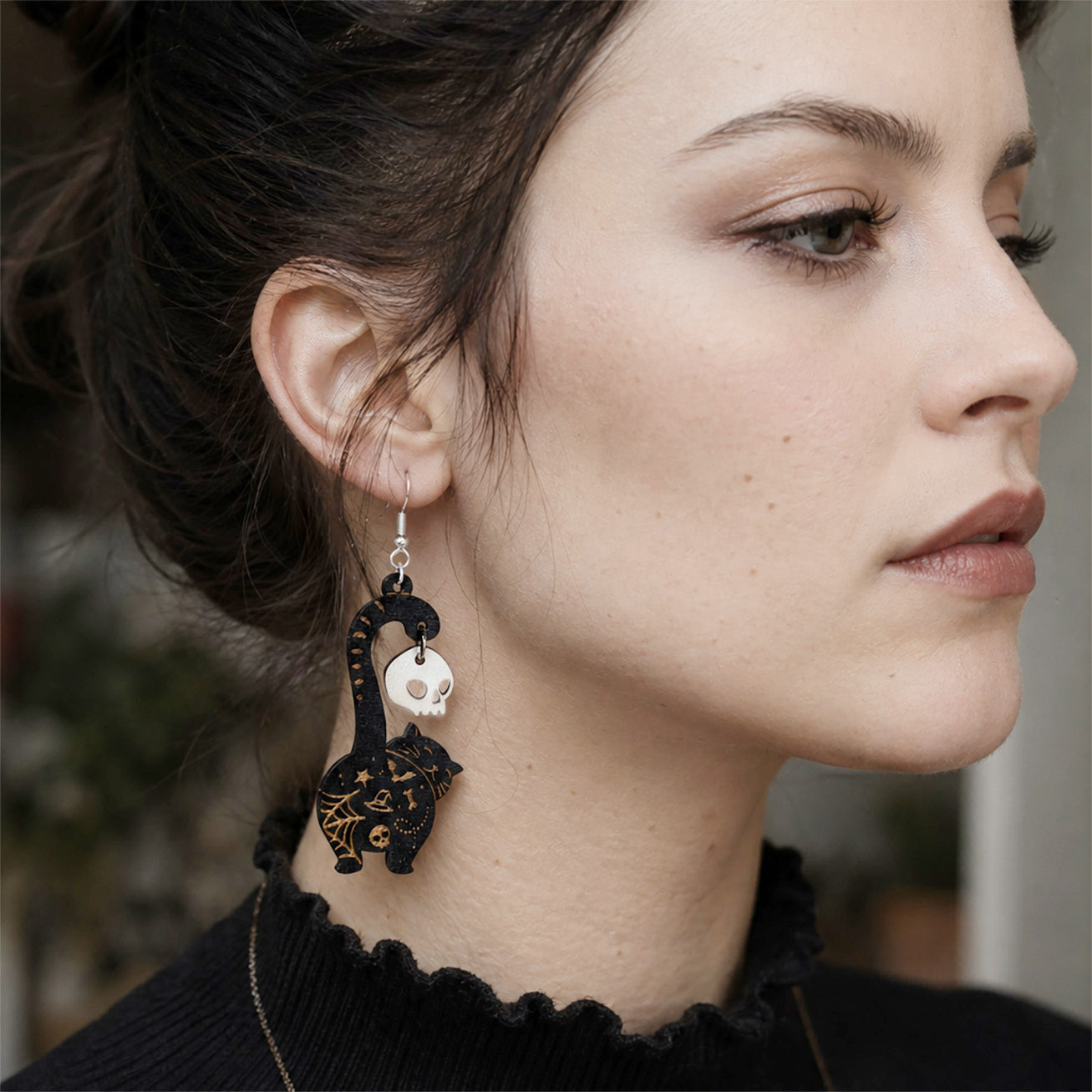 mustat Halloween kissa korvakorut mallin korvassa, käsintehdyt puukorut byMinta