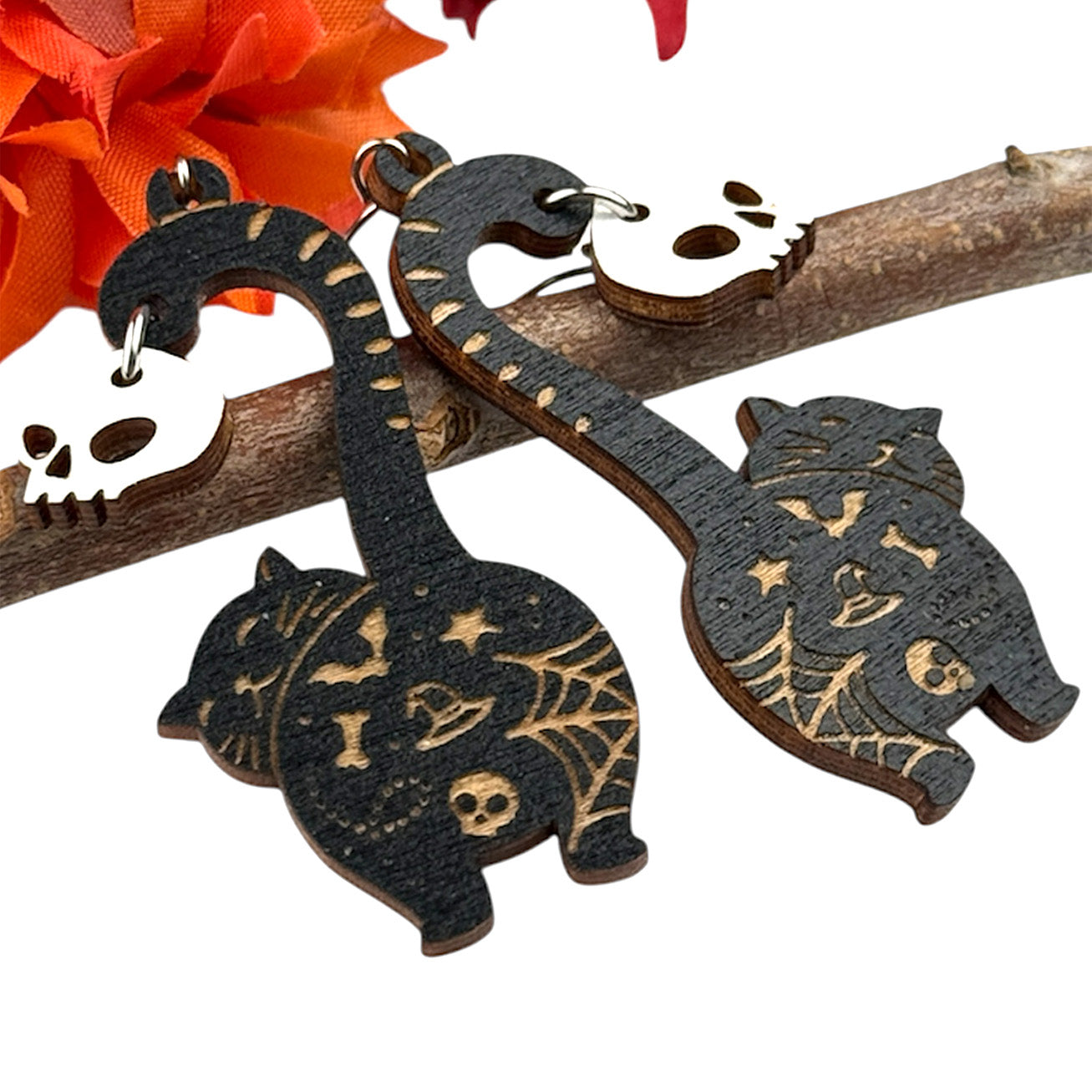 mustat Halloween kissa korvakorut oksalla, käsintehdyt puukorut byMinta