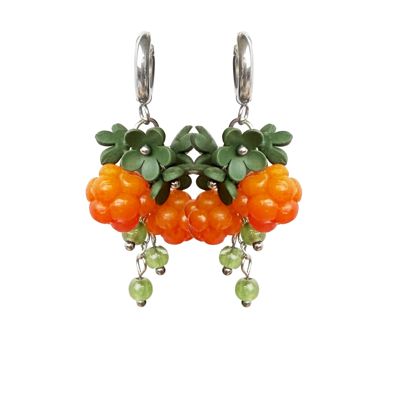 Hillaverso korvakorut – käsintehdyt hillakorvakorut Suomesta, huggie, nordic berry earrings, handmade in Finland