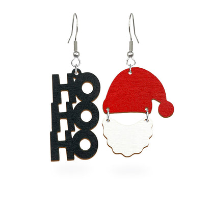 oletko ollut kiltti korvakorut – joulupukki teemaiset vanerikorvakorut, punainen tonttulakki ja ho ho ho teksti, lightweight Christmas earrings handmade in Finland byMinta