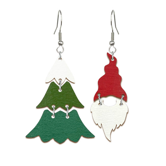 metsän taika koru, leikkisä joulukoru, handmade forest themed earrings, lightweight Nordic jewelry from Finland byMinta