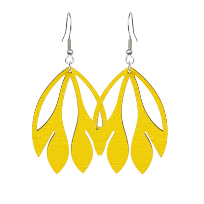 kaaristo korvakorut keltainen – näyttävät vanerikorvakorut – lightweight statement wooden earrings Finland byMinta