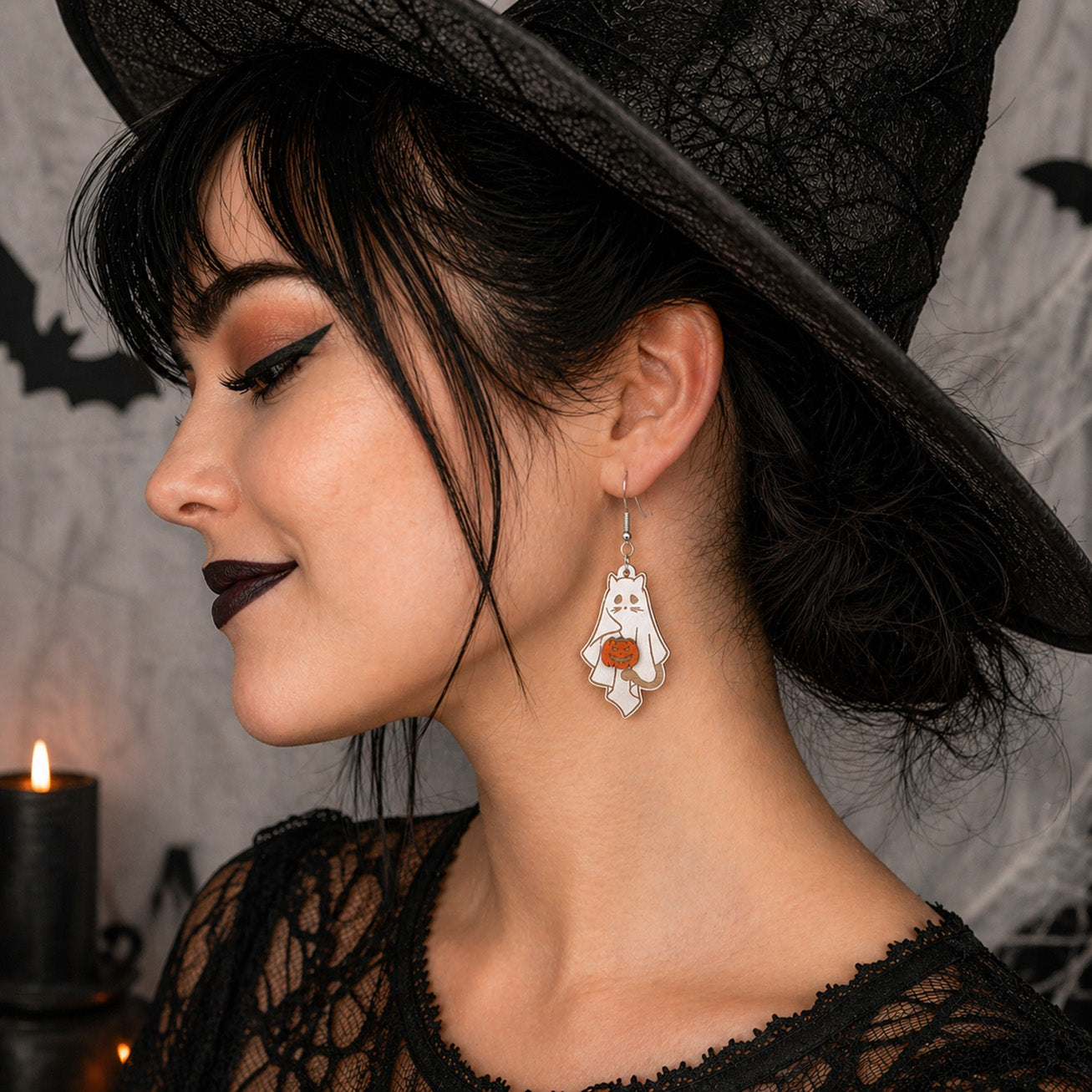 Halloween KissaHaamu korvakorut sovituskuvana, käsintehdyt koivuvanerikorut Suomesta byMinta