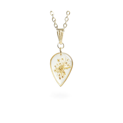 Handmade teardrop necklace with a real pressed cow parsley flower preserved inside. Botanical jewelry with a white background, gold-tone frame and delicate chain, handcrafted in Finland.
