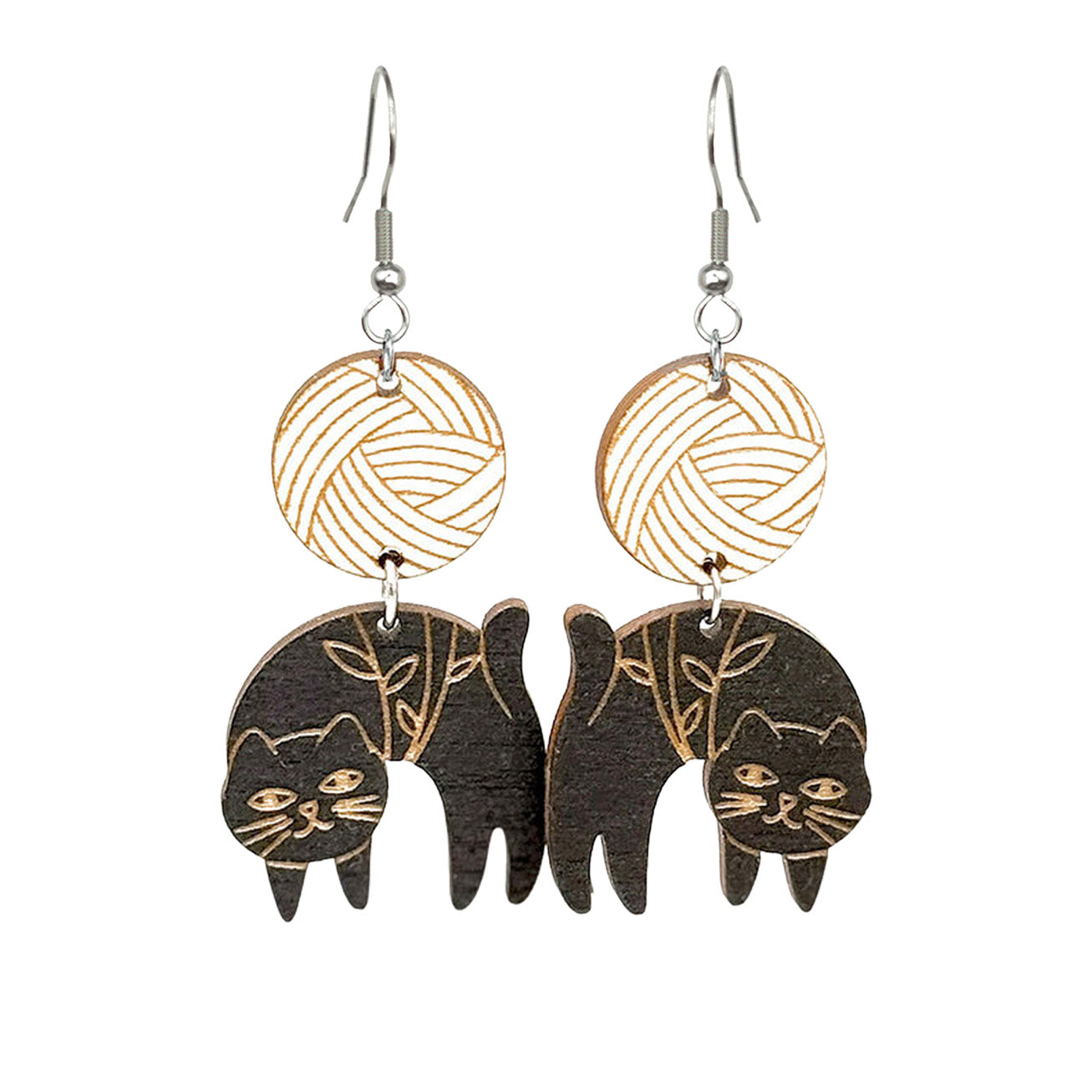 kissa ja lankakerä korvakorut – käsintehdyt kissakorut, kevyet arkeen | handmade cat yarn earrings lightweight byMinta