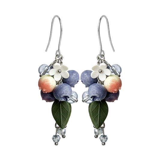 Mustikkavarpu korvakorut – käsintehdyt marjakorut Suomesta, handmade berry earrings