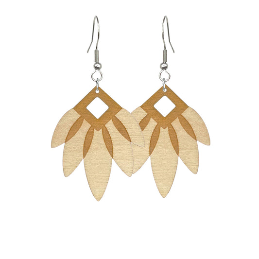 sulkakorvakorut – minimalistiset sulka korvakorut koivuvaneri, kevyet kaiverretut | feather earrings birch plywood lightweight minimalist byMinta