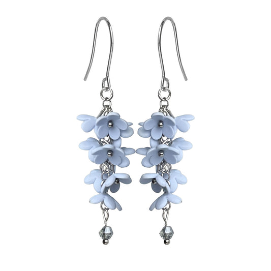 varjoköynnös korvakorut sky – vaaleansininen kukkakoru – handmade pastel blue flower earrings, lightweight Nordic jewelry from Finland byMinta