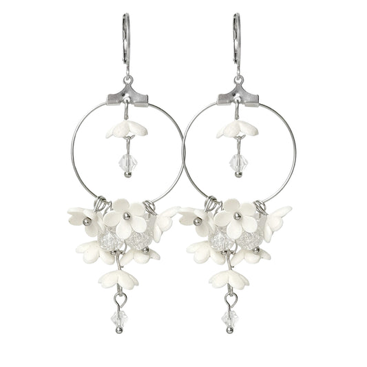 Valkoinen syreeni rengaskorvakorut kukkakorut – handmade lilac flower hoop earrings Finland byMinta