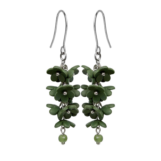 varjoköynnös korvakorut olive metsänvihreä kukkakorut – handmade olive green flower earrings Finland byMinta