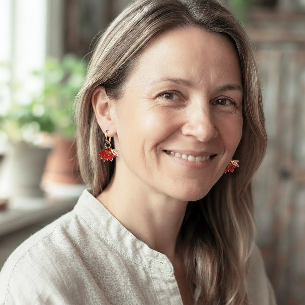 Woman wearing Floral Earrings – Garnet in gold-plated stainless steel