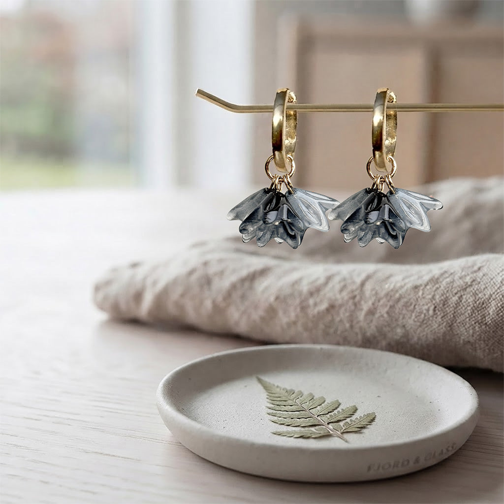 Floral Earrings – Smoke in gold-plated stainless steel on a linen background